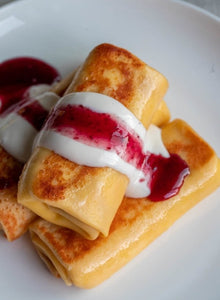 Cheese Blintzes with strawberry compote and sour cream (12 pcs)